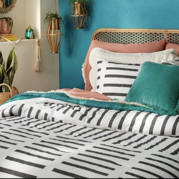 Target OPALHOUSE x JUNGALOW black & white bedspread twin double - Picture 2 of 11